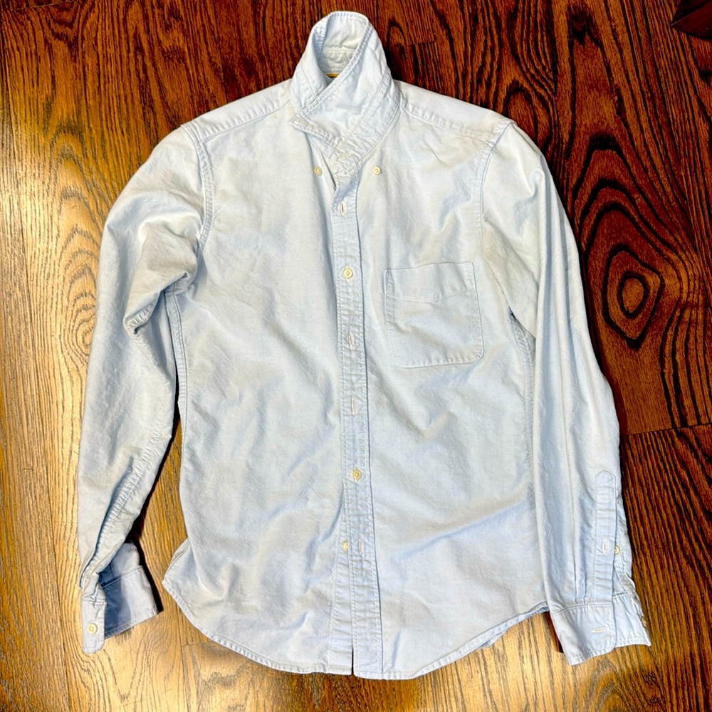 Uniqlo Men’s Button Down in Extra Small